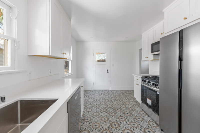 1446 E Topeka St - Photo 3 of 20