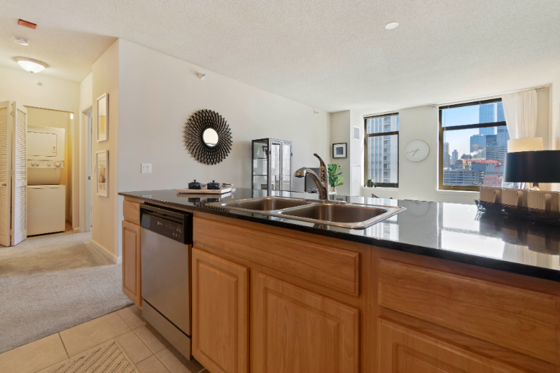 349 North Desplaines Street - Photo 4 of 8