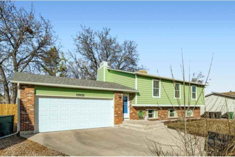 10922 Forest Circle - Photo 3 of 29