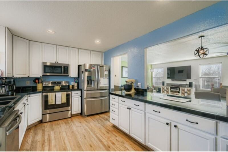 10922 Forest Circle - Photo 5 of 29