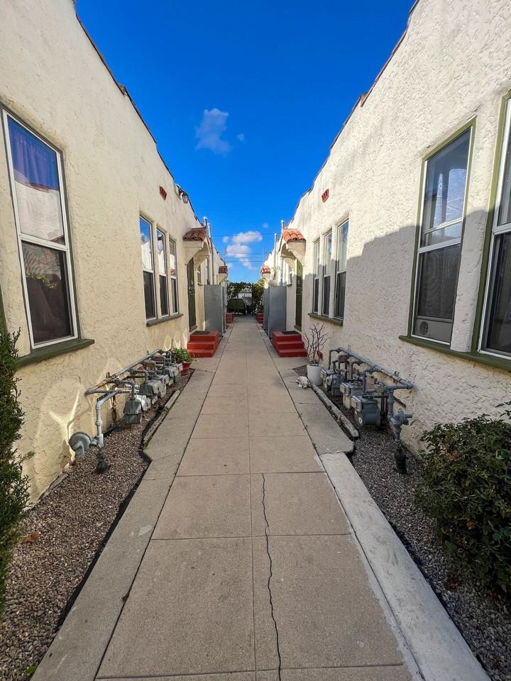 3741 S. Arlington Ave - Photo 4 of 5