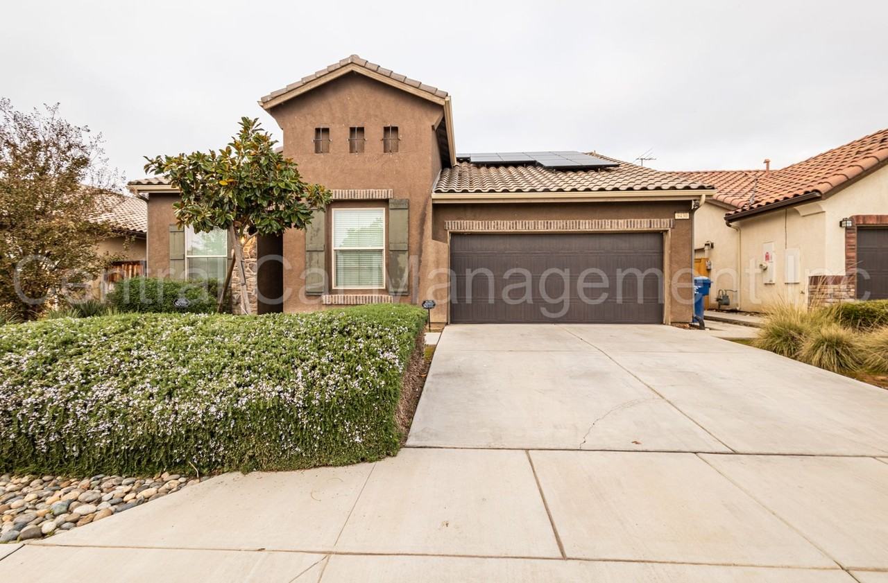 9430 Red Pine Drive - Photo 3 of 25