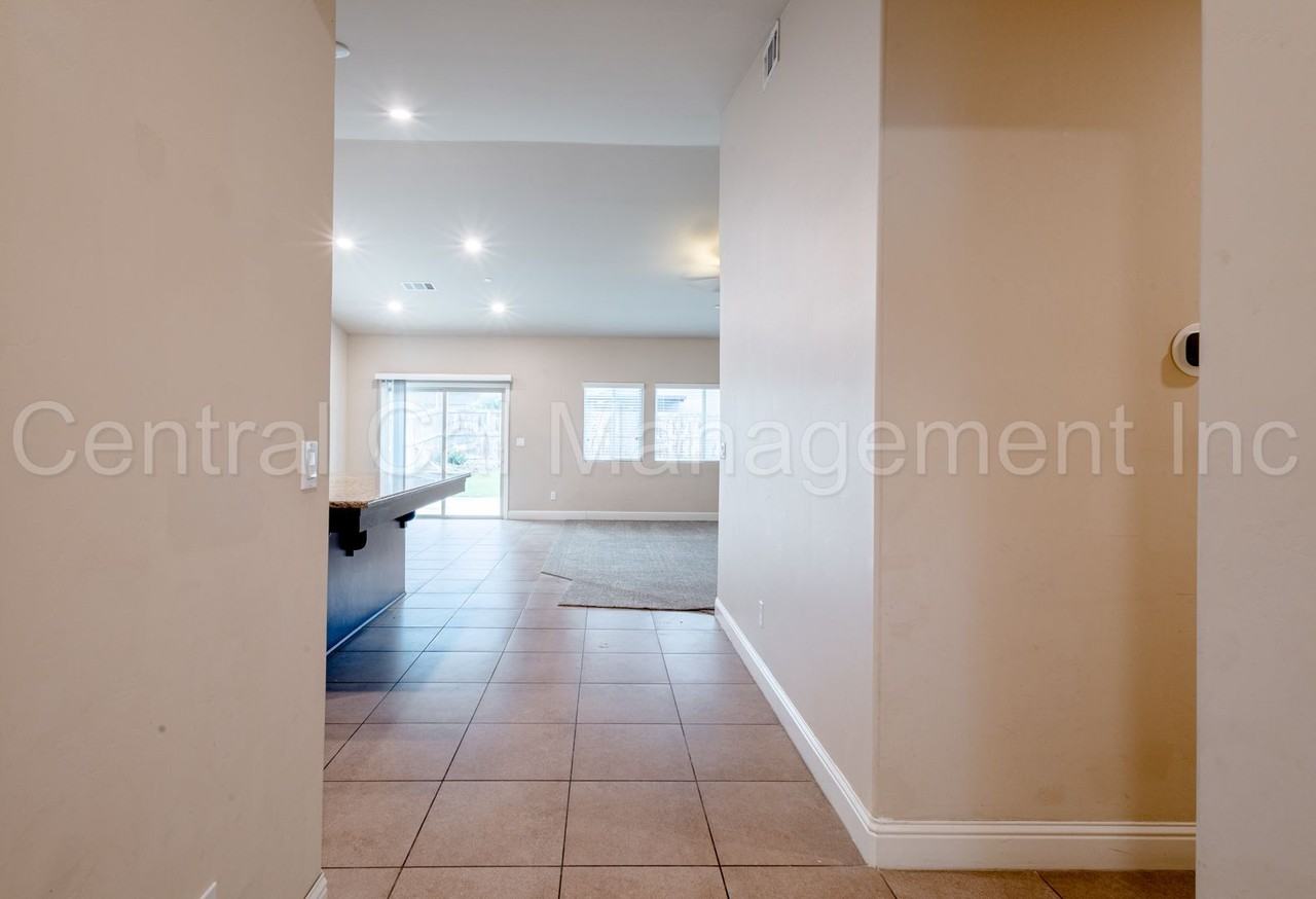 9430 Red Pine Drive - Photo 4 of 25