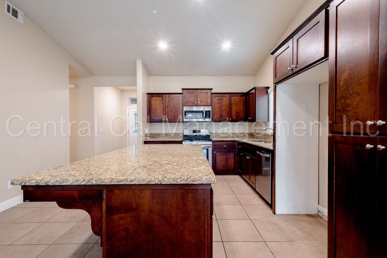 9430 Red Pine Drive - Photo 6 of 25