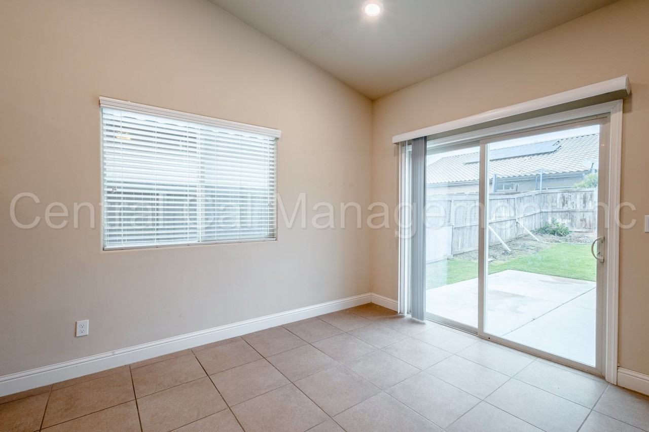 9430 Red Pine Drive - Photo 7 of 25