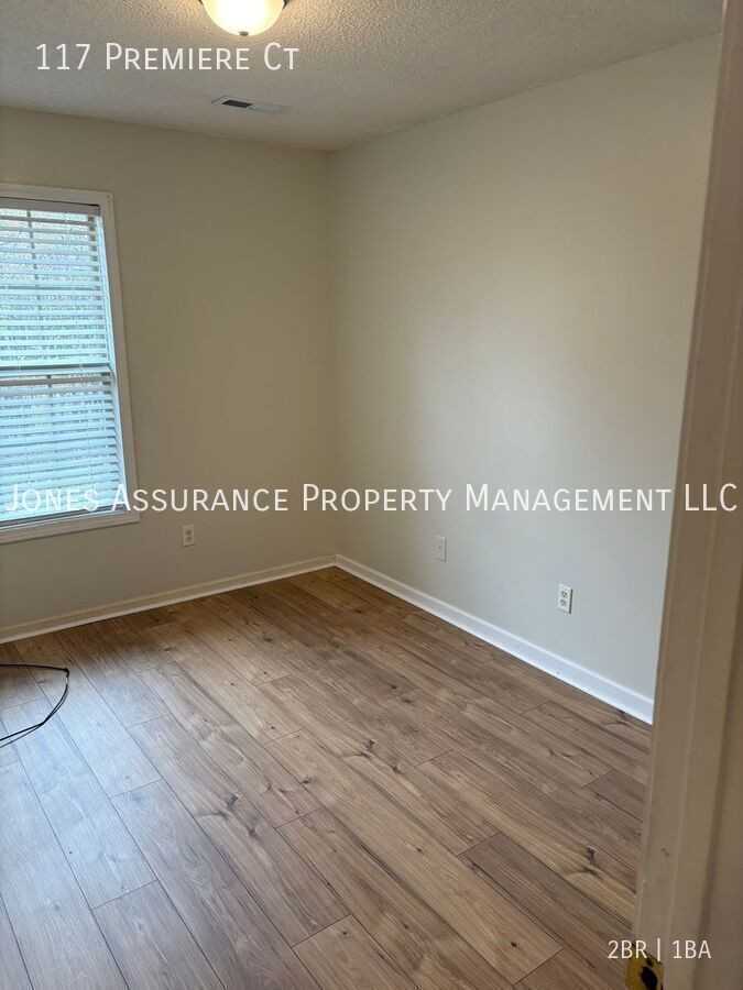 117 Premiere Court - Photo 2 of 8