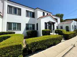 featured image of 915 Poinsettia Place