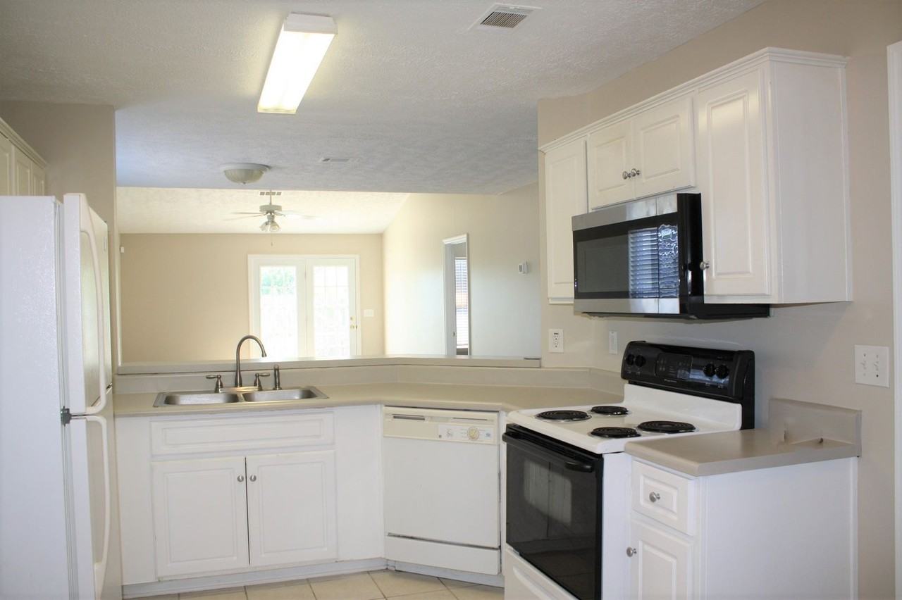 622 Belle Ct - Photo 5 of 9