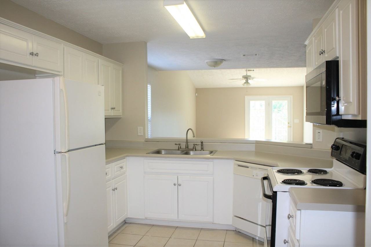 622 Belle Ct - Photo 6 of 9