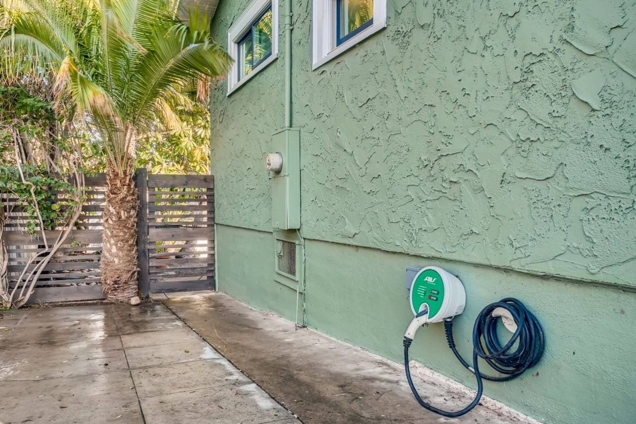 1911 31st Street - Photo 4 of 28