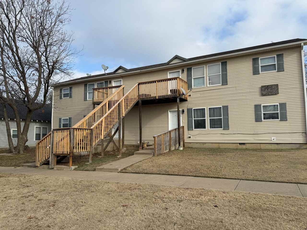 316 W 9th St - Photo 7 of 14