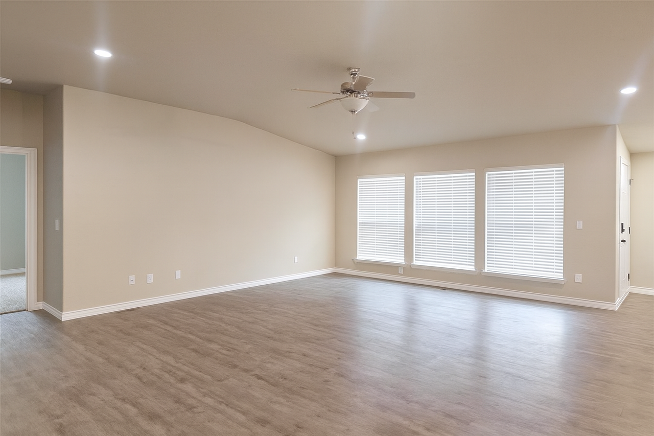 7100 West Yellowstone Avenue - Photo 2 of 12