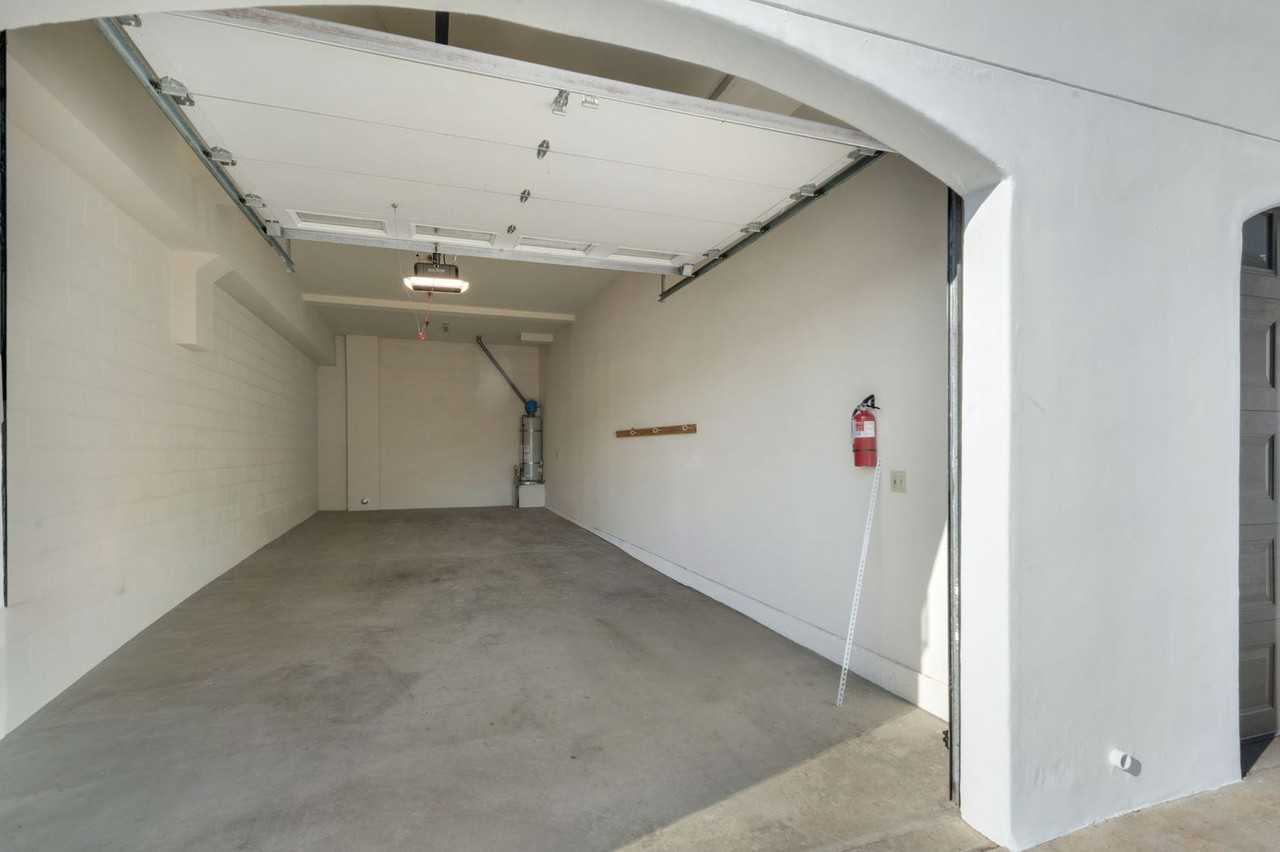 312 Cazador Ln - Photo 4 of 37