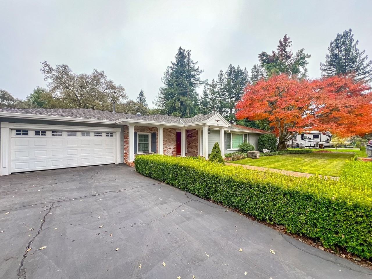 1039 Petra Dr - Photo 2 of 30