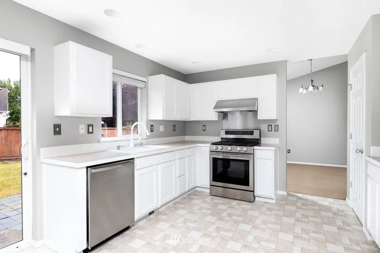 11206 186th Street Court East - Photo 4 of 17