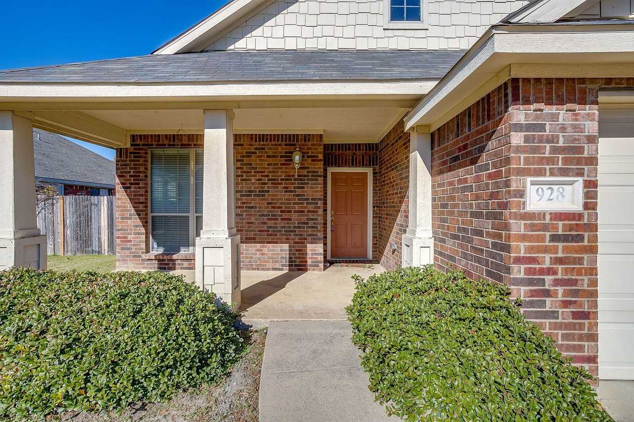 928 Remington Ranch Road - Photo 2 of 20