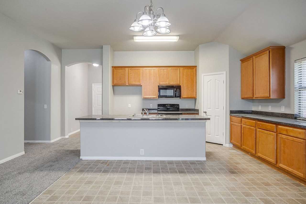 928 Remington Ranch Road - Photo 7 of 20