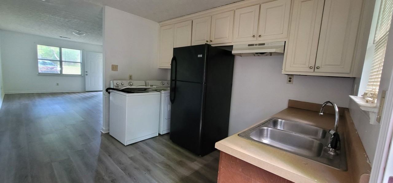 227 Franklin St - Photo 4 of 8