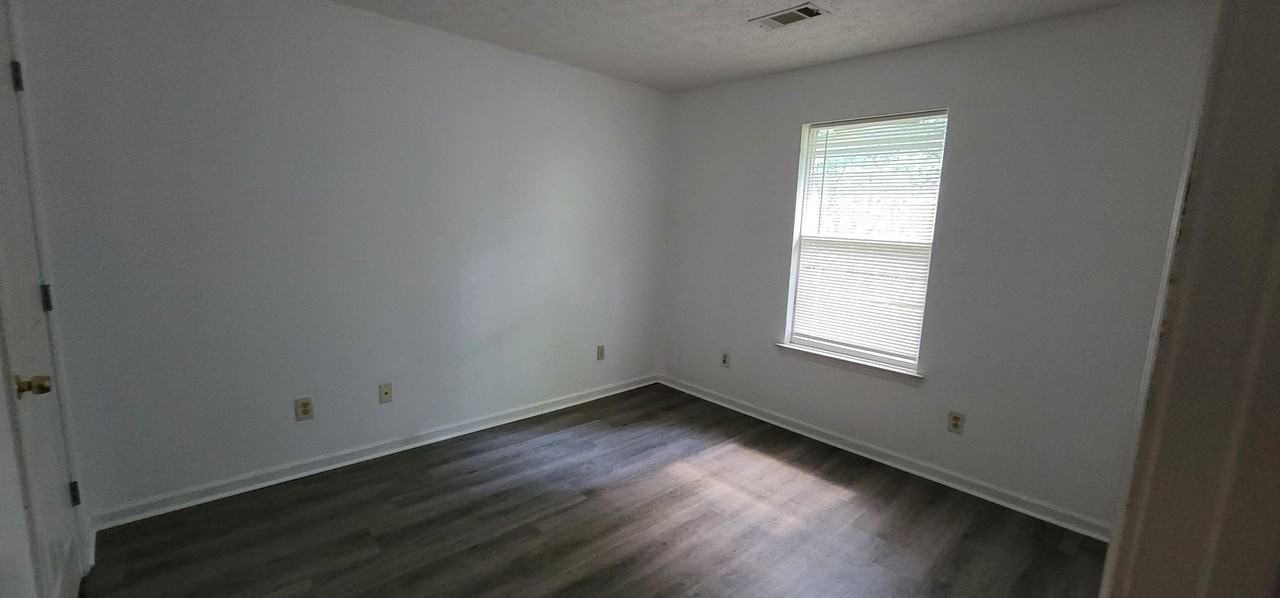 227 Franklin St - Photo 5 of 8