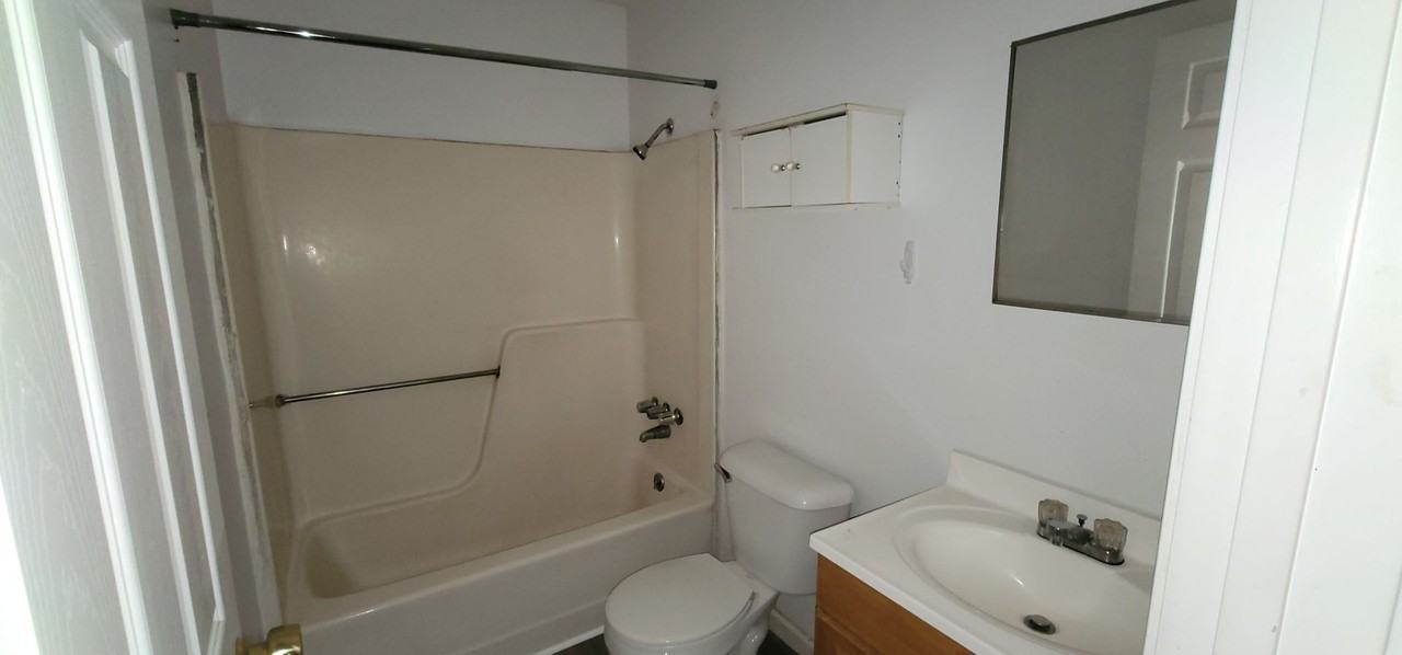 227 Franklin St - Photo 6 of 8