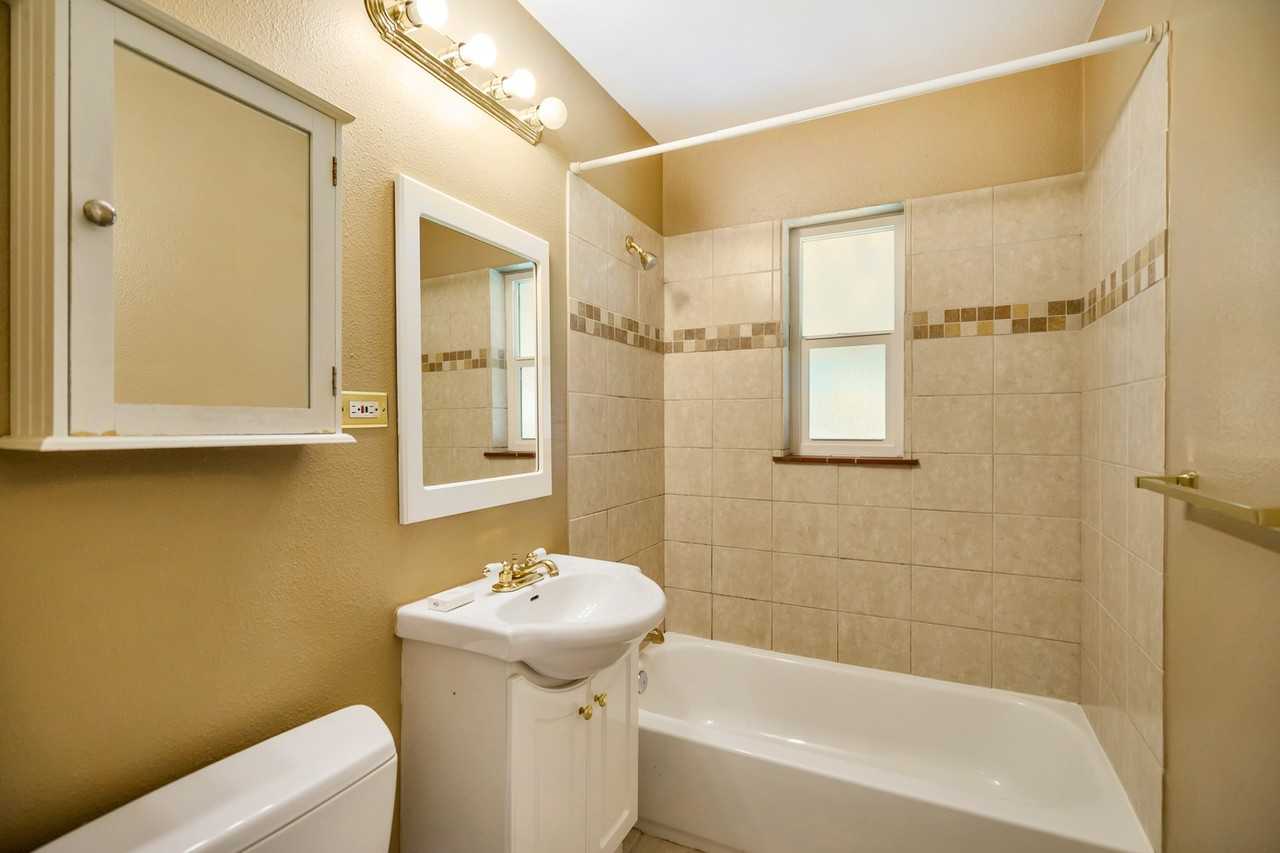 7425 Montview Blvd - Photo 7 of 24