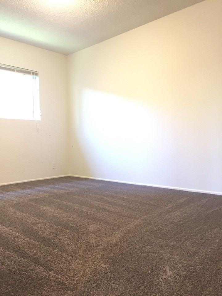 2710 South King Street - Photo 3 of 12