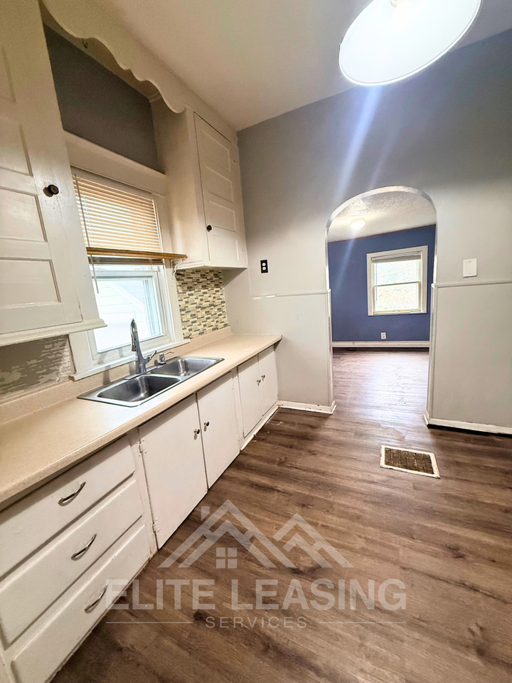 919 Sw 4th St - Photo 2 of 8