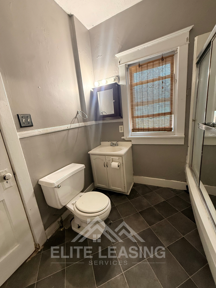 919 Sw 4th St - Photo 3 of 8