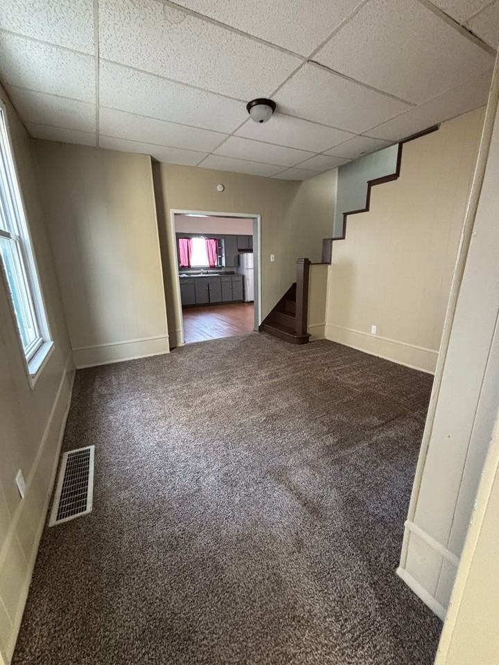 211 East Home Street - Photo 3 of 11