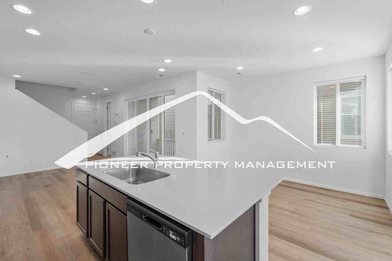 2487 Hannah Ridge Dr - Photo 3 of 23