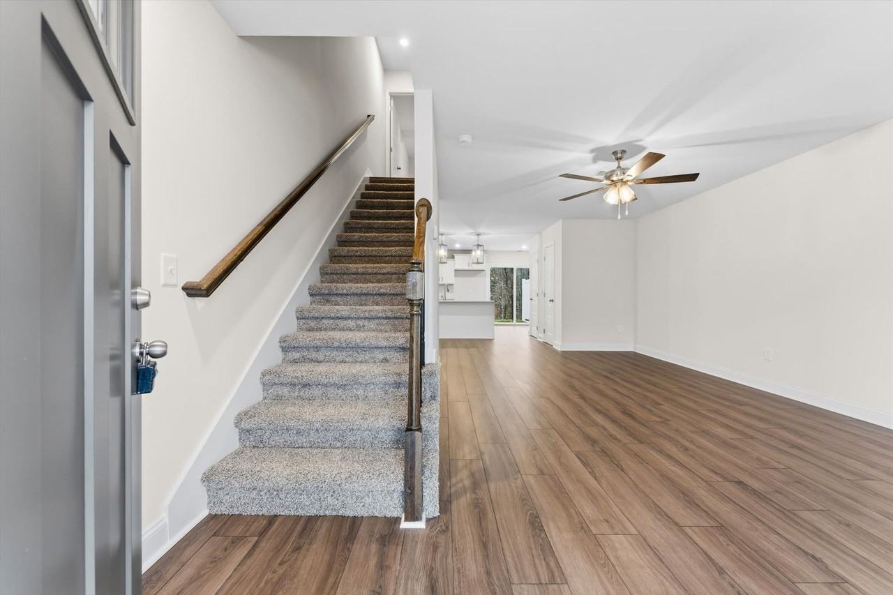 111 Quarry Point Dr - Photo 4 of 19