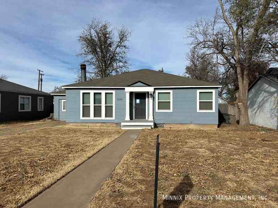 2210 31st St - Photo 5 of 40