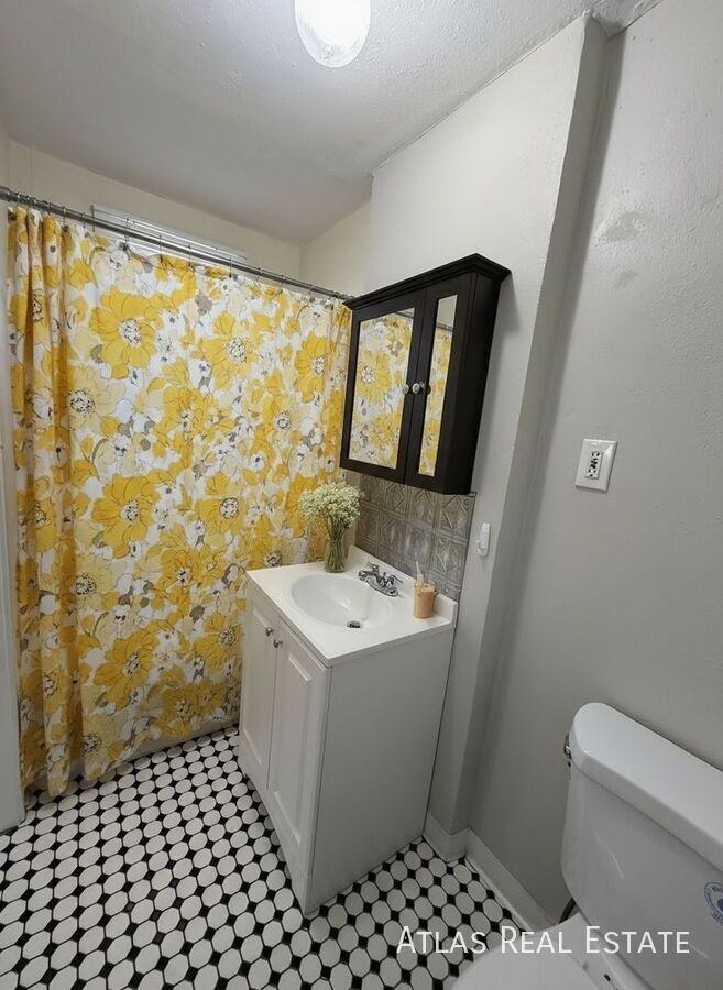 218 West Cheyenne Road - Photo 4 of 24