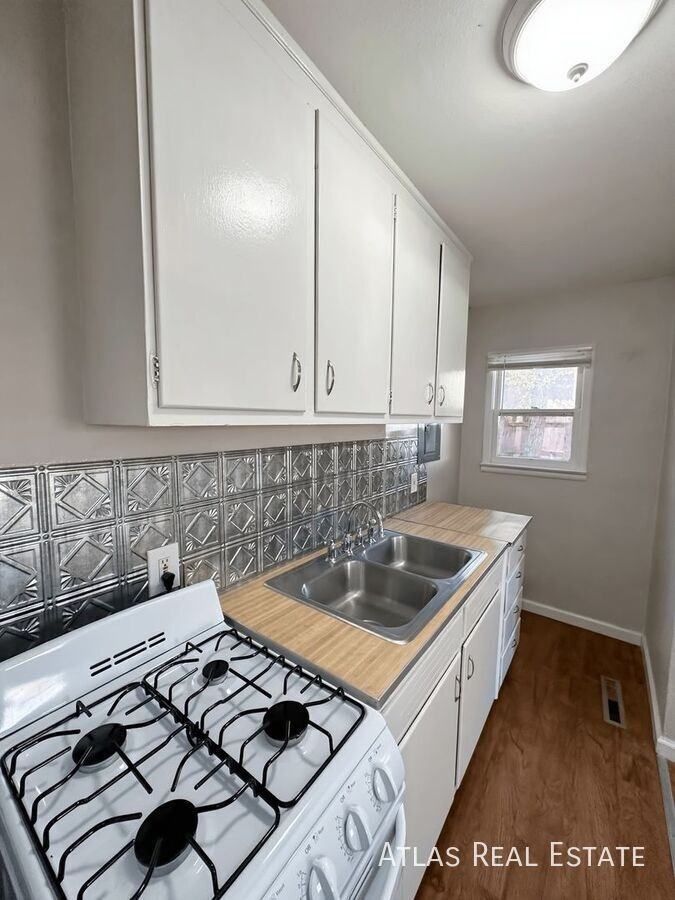 218 West Cheyenne Road - Photo 7 of 24