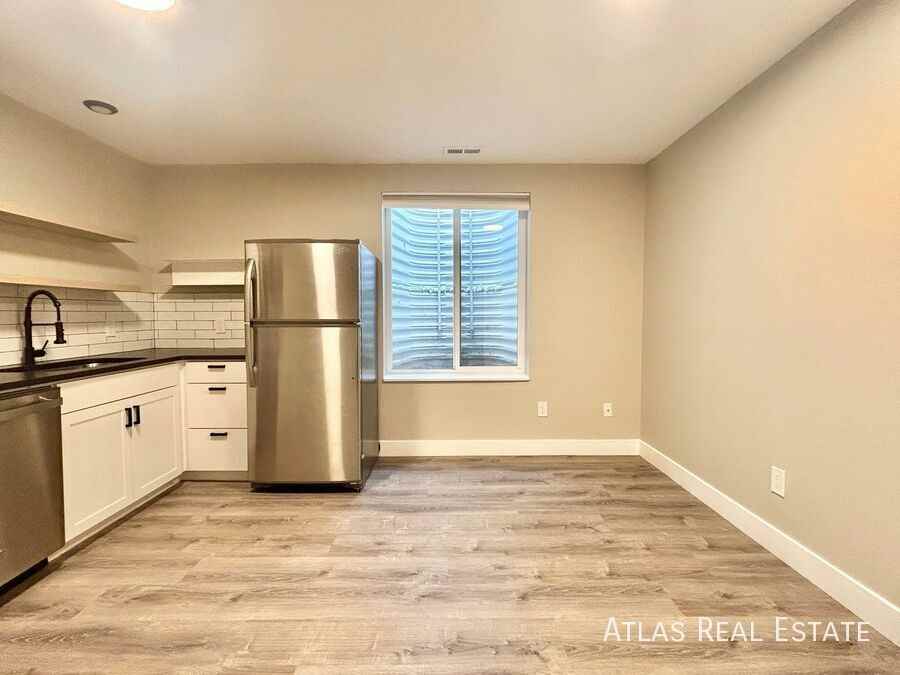 4711 Columbine St #B - Photo 4 of 11