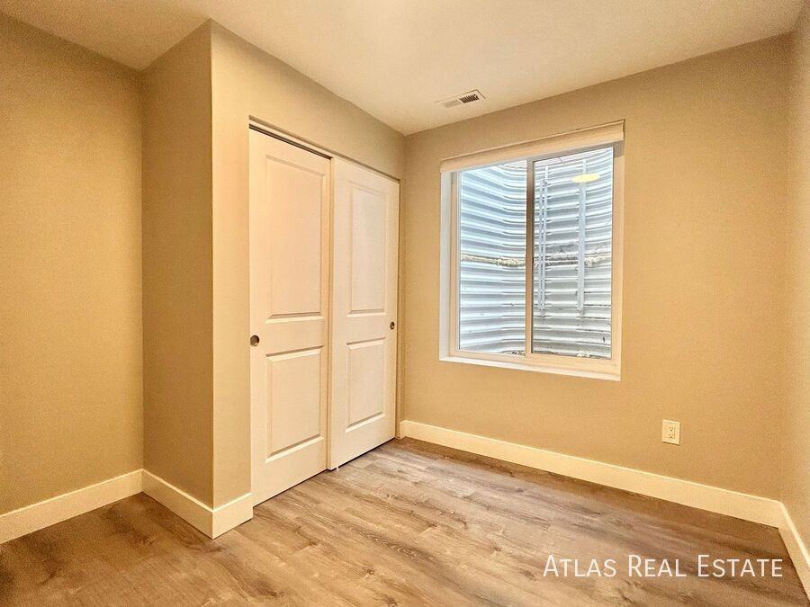 4711 Columbine St #B - Photo 6 of 11