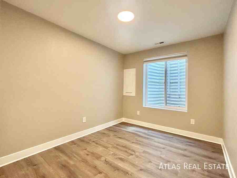 4711 Columbine St #B - Photo 7 of 11