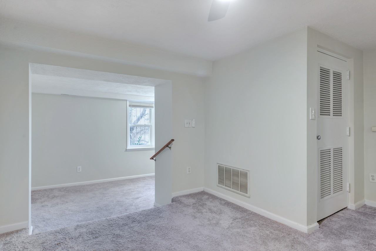 2821 R St Se #B - Photo 4 of 12