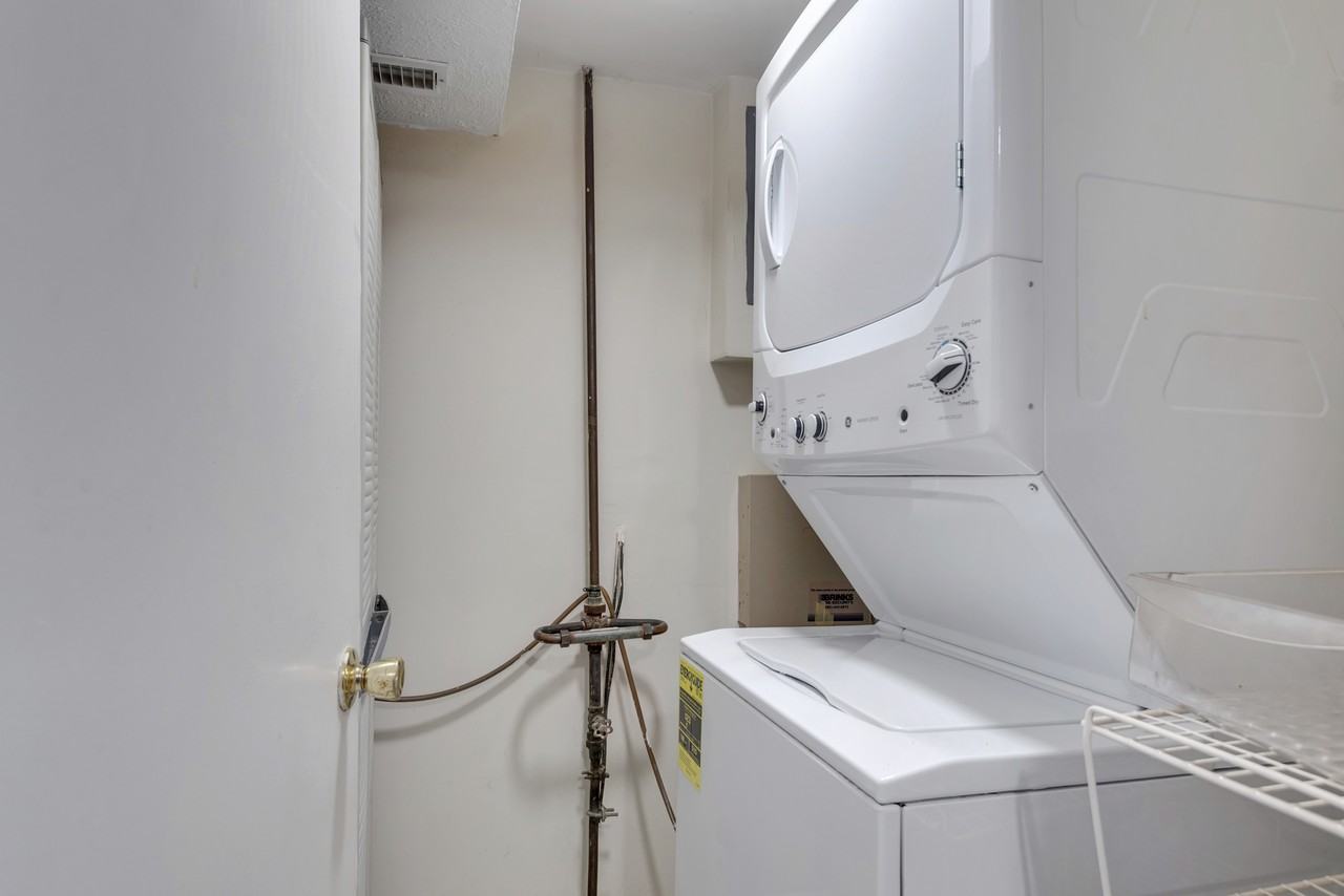 2821 R St Se #B - Photo 5 of 12