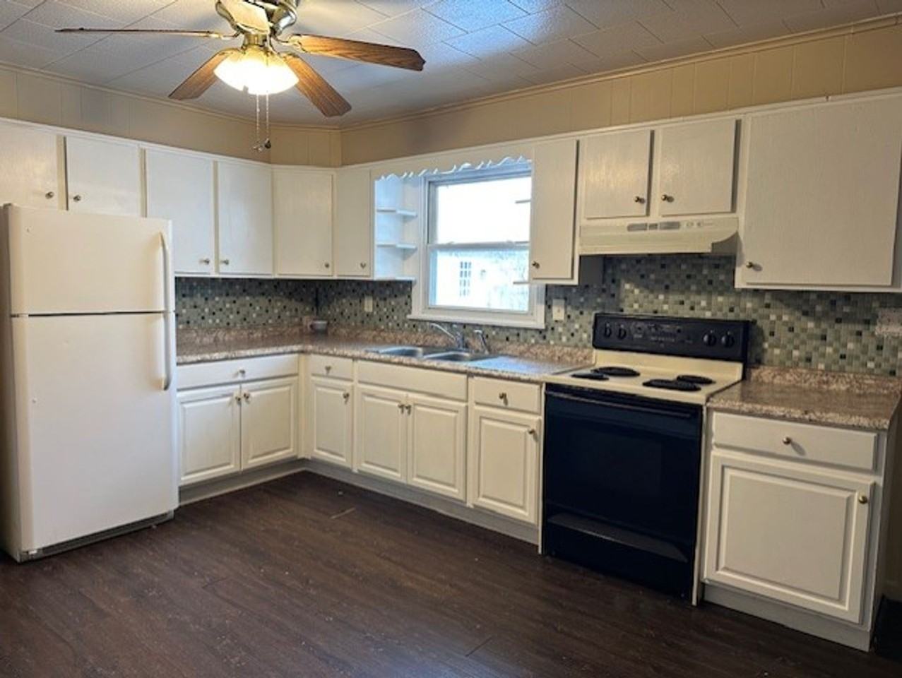 401 E Main St #4R - Photo 4 of 9