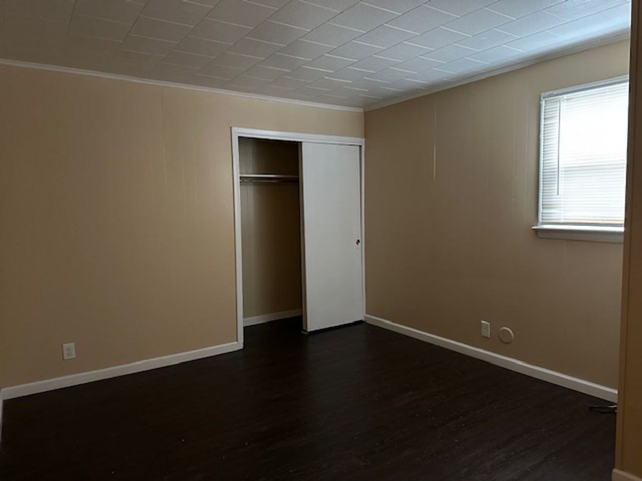 401 E Main St #4R - Photo 5 of 9