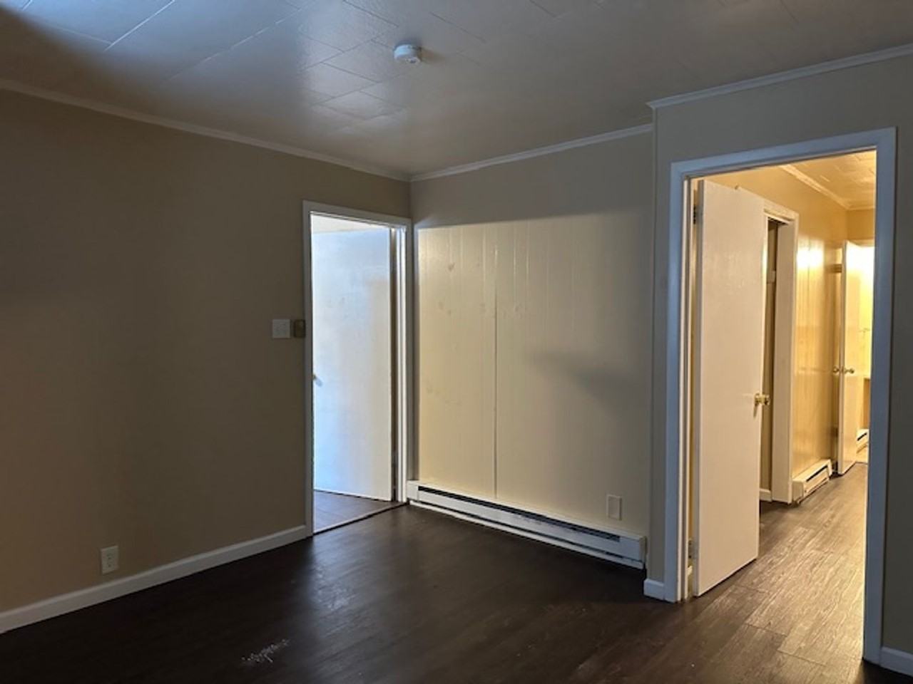 401 E Main St #4R - Photo 6 of 9