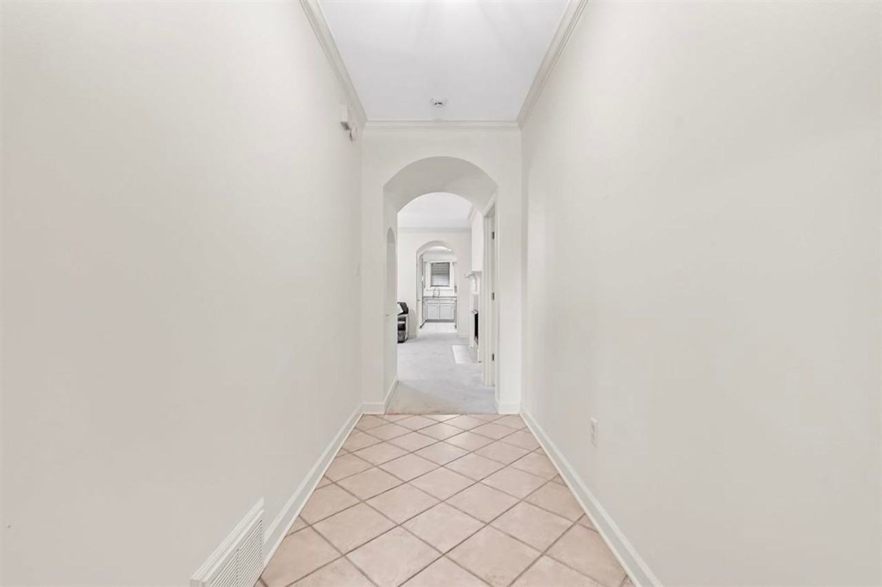 7520 Crystal Lake Dr - Photo 4 of 37