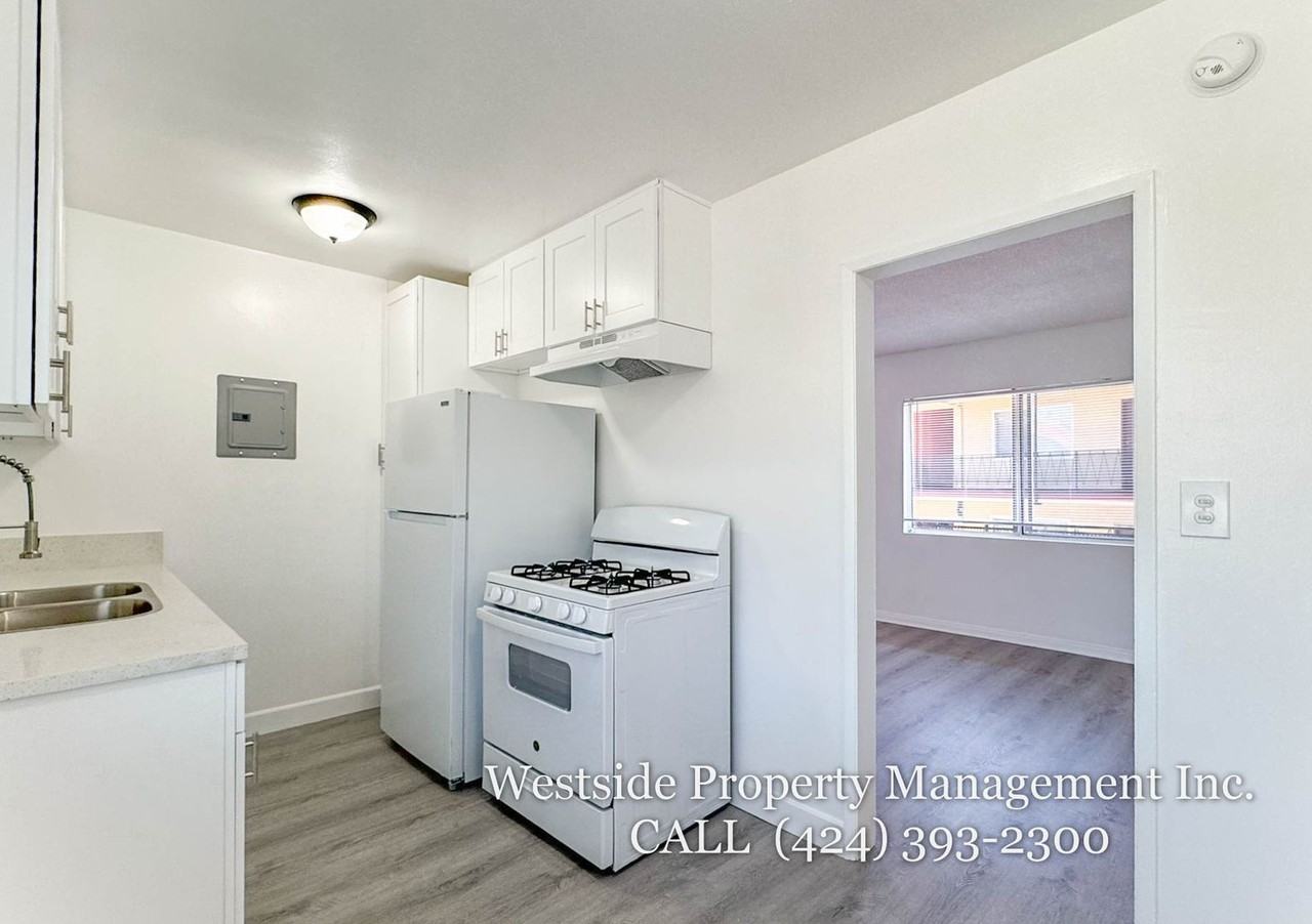 1731 Pico Boulevard #7 - Photo 4 of 10