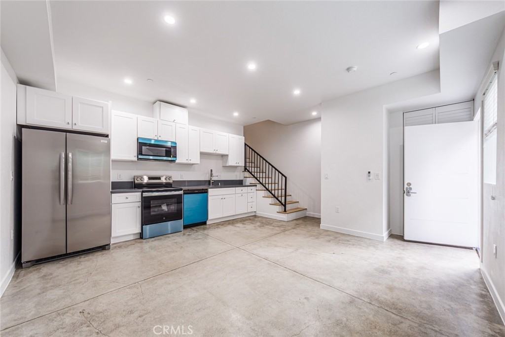 11839 1/2 Runnymede St #11839 - Photo 6 of 27