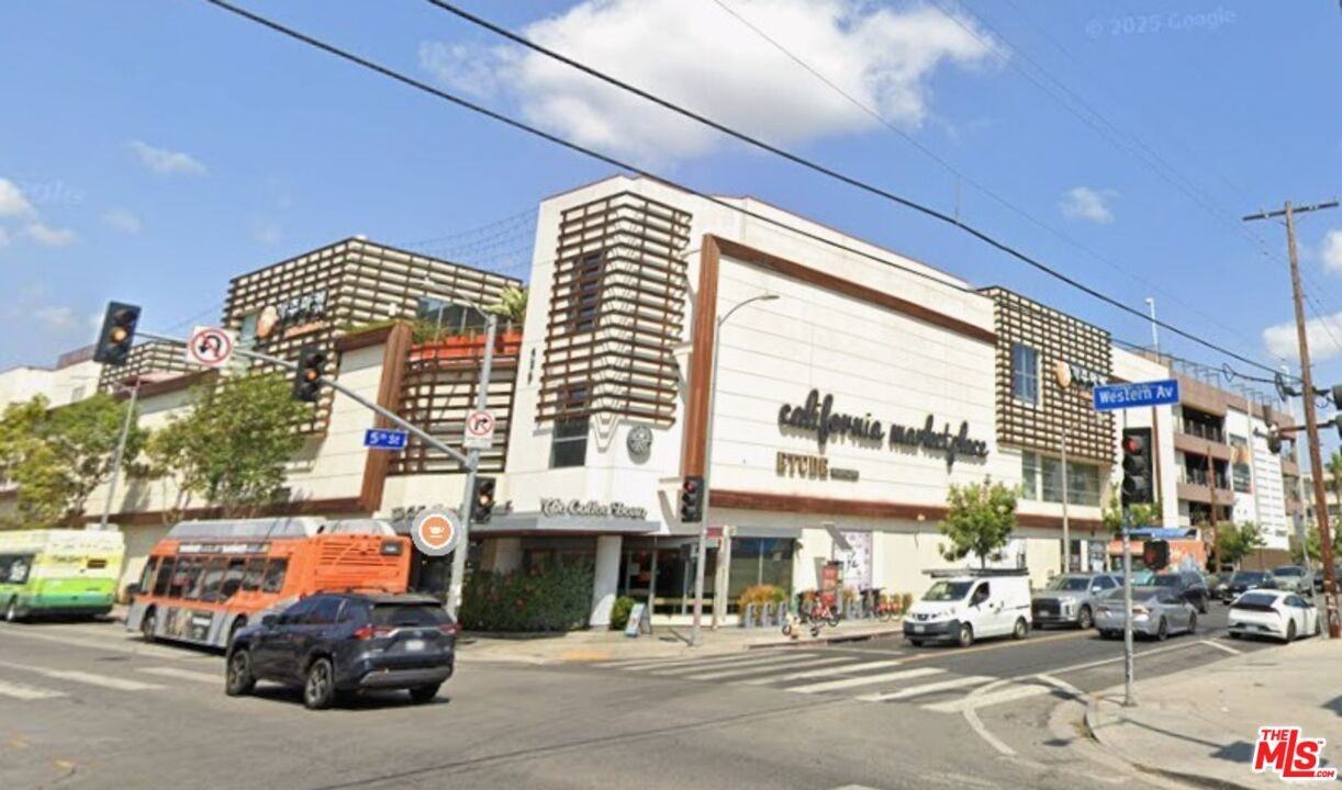 453 South Gramercy Place #453-2 - Photo 2 of 14