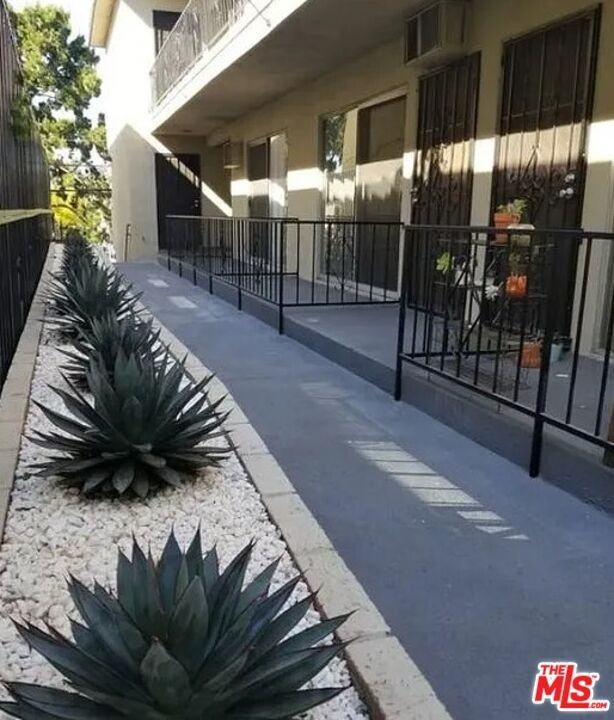 453 South Gramercy Place #453-2 - Photo 4 of 14