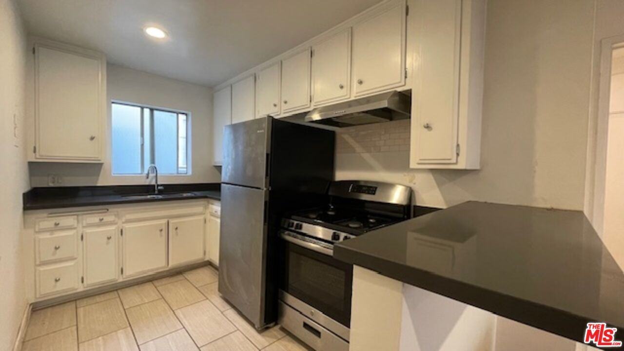 453 South Gramercy Place #453-2 - Photo 5 of 14