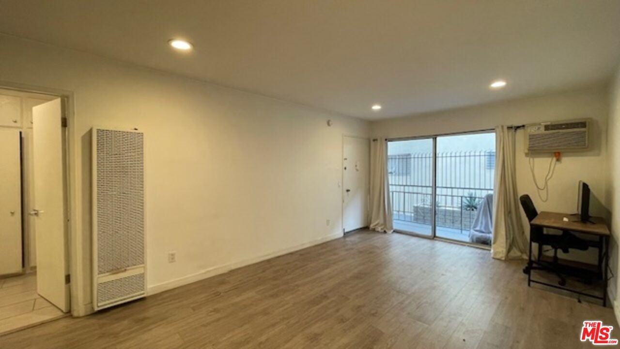 453 South Gramercy Place #453-2 - Photo 6 of 14