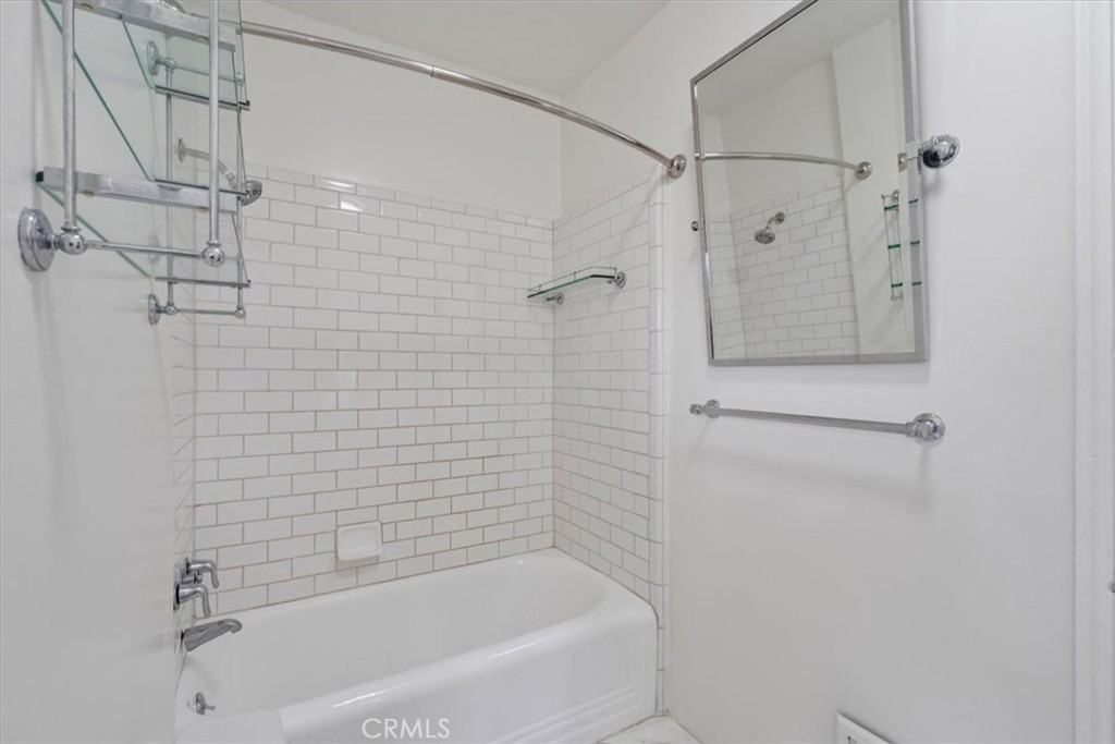 1423 Washington Avenue #1423-1 - Photo 6 of 21